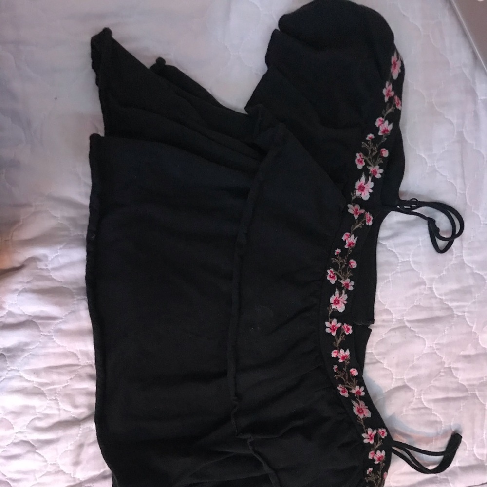 Neck flower shirt